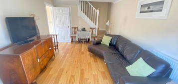 2 bed semi-detached house to rent