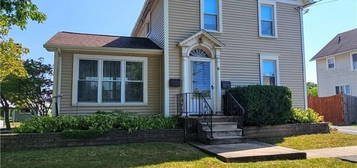 47 S Vernon St, Middleport, NY 14105