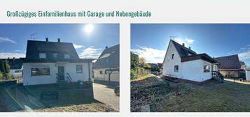 Großzügiges Einfamilienhaus mit Garage und Nebengebäude