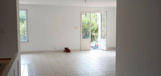 Grand appartement 3 chambres sur jardin privatif