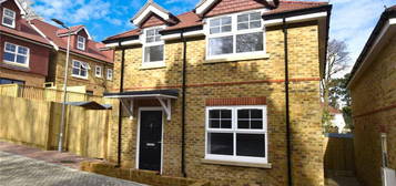 4 bedroom detached house to rent