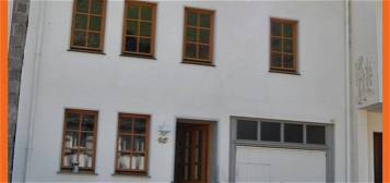 Schönes und ruhig gelegenes Haus in Manubach. 2 Bäder, 6 Zimmer davon 3-4 Schlafzimmer. Inkl. Hof
