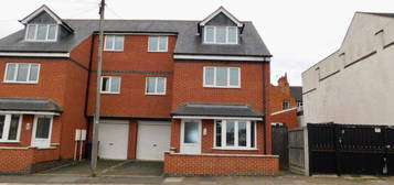 Town house to rent in Devana Road, Leicester LE2