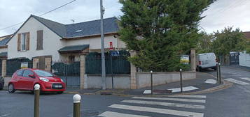 Les Coteaux à 2mn du marché une maison Familiale de 7 pièces