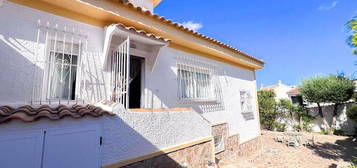 Chalet adosado en venta en calle Sierra de Gata, 13