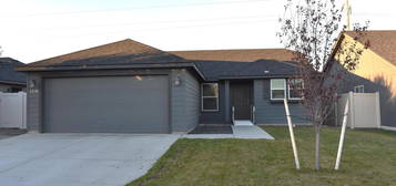 2370 W  23rd Ave, Kennewick, WA 99337