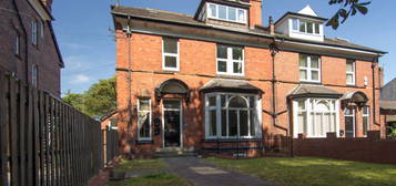 Flat to rent in Otley Road, Leeds, West Yorkshire LS16