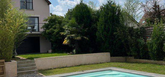 Maison avec piscine à 20mn de Paris Gare de l’Est