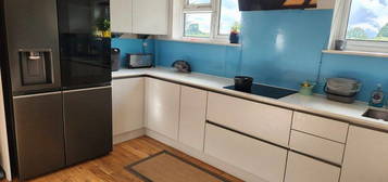 Room to rent in Eastbourne Road, Lingfield RH7