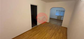 Apartament Spatios cu 3 Camere la Parter, pe Strada Miron Costin – Ide