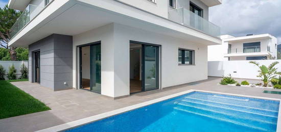 Moradia T4 com jardim e piscina em Murches