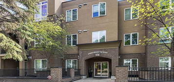 518 33rd St NW #102, Calgary, AB T2N 2W4
