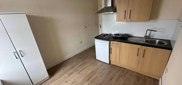 Studio to rent in Norwood Road, Southall UB2