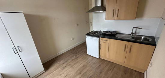 Studio to rent in Norwood Road, Southall UB2