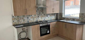 2 bedroom semi-detached house to rent