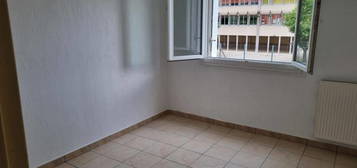 Appartement  à louer, 4 pièces, 3 chambres, 70 m²