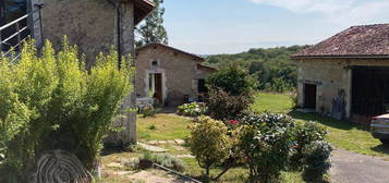 Ferme Sud Charente - 28 hectares : prairies, bois & étang