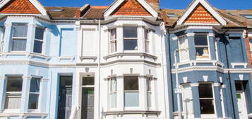 6 bedroom terraced house to rent