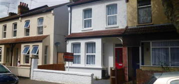 3 bedroom semi-detached house to rent