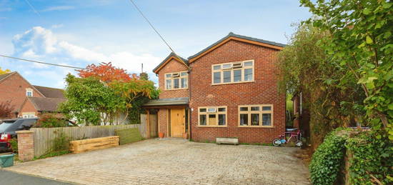 5 bed detached house for sale