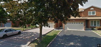 104 Olivewood Dr, Markham, ON L3S 3E1