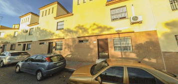 Chalet pareado en venta en plaza de las Cortes