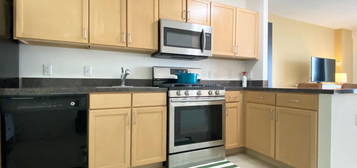 800 4th St SW Apt S615, Washington, DC 20024