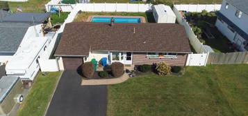 23 Idlewild Rd, Levittown, PA 19057