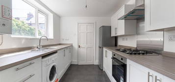 4 bedroom terraced house to rent