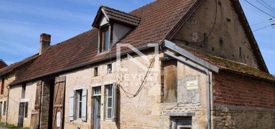 Fermette à rénover à 10 kms à mi-chemin entre POUILLY et ARNAY-LE-DUC