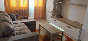 Închiriez apartament