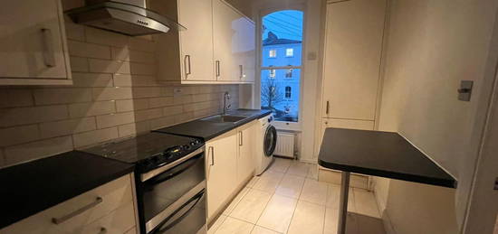 Flat to rent in Miranda Road, London N19