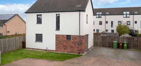 3 bed detached house for sale