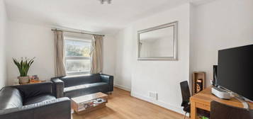 Flat to rent in Harvard Road, London W4