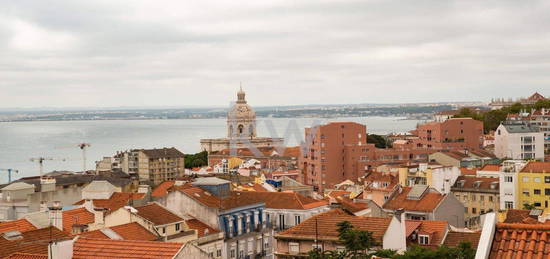 Arrendamento de Apartamento T2  em Santa Engrácia