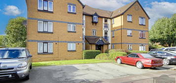 Flat for sale in Swaythling Close, Edmonton N18