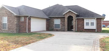 3009 Fairway Cir, Neosho, MO 64850