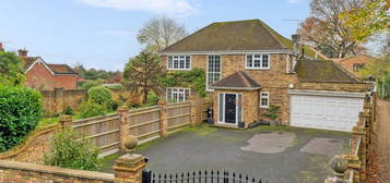 4 bed detached house to rent