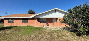 822 W 2nd St, Mission, TX 78572