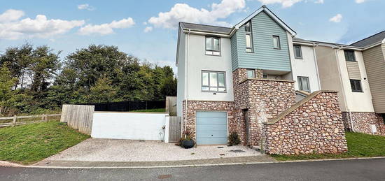 Detached house to rent in Welsury Road, Torquay TQ2