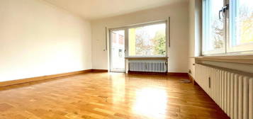 4 Zimmer-Wohnung, 1.OG, helle, sonnige Räume, zentrale Lage