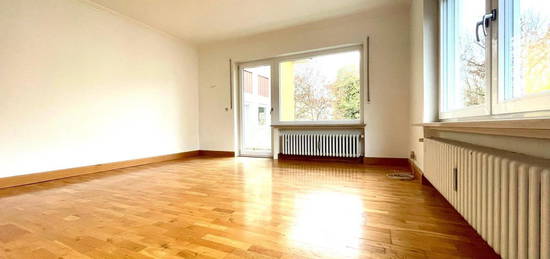 4 Zimmer-Wohnung, 1.OG, helle, sonnige Räume, zentrale Lage