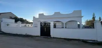 Casa r&#xFA;stica en calle Redondo