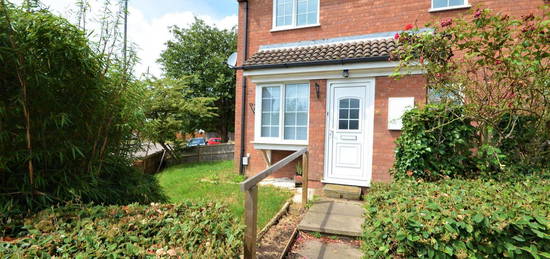 Detached house to rent in Kelling Close, Luton LU2