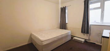 Studio to rent in Pell Street, Reading RG1