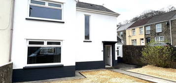 3 bed semi-detached house to rent