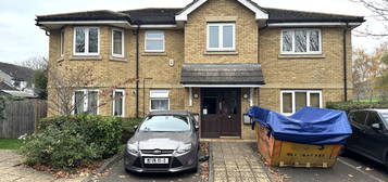 Flat for sale in Dolphin Road, Northolt UB5