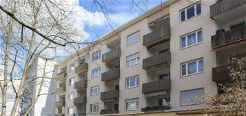 Sofort beziehbare 3-Zi-Wohnung mit Stellplatz, Balkon in verkehrsgünstiger Lage