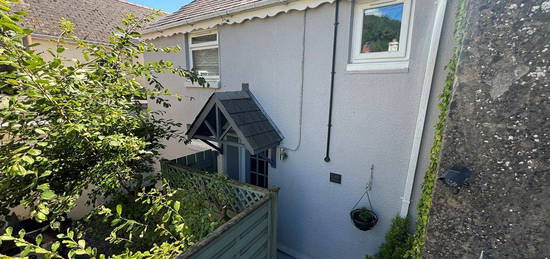 2 bed semi-detached house for sale