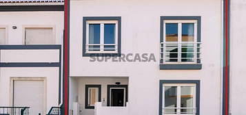 Duplex T3 em Atouguia da Baleia de 154,00 m²